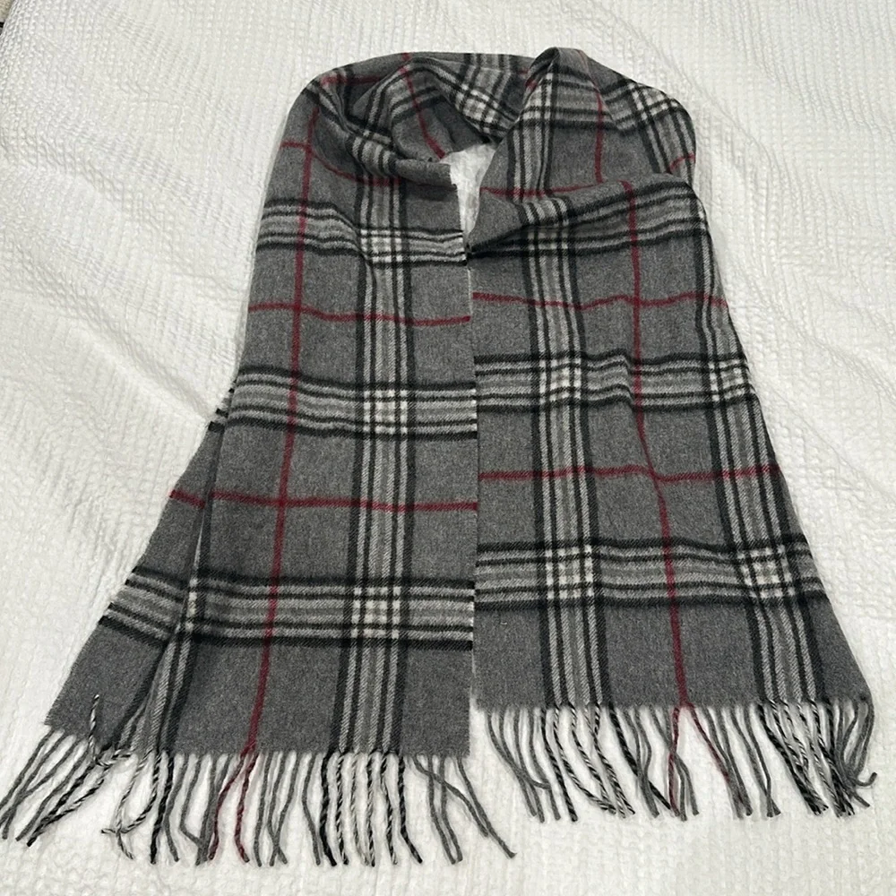 Bloomingdale’s men’s department plaid cashmere scarf